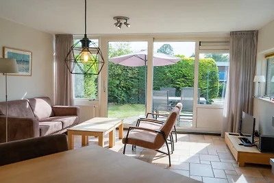 Bungalow in Den Burg mit Schwimmbecken