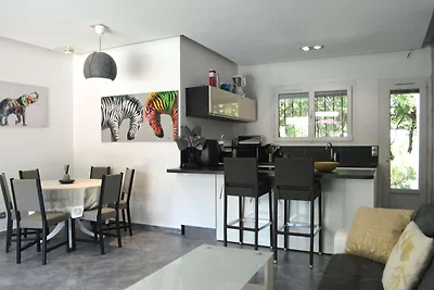 Moderna casa vacanze con ampio giardino e...
