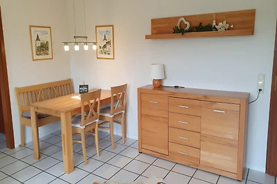 Moderne woning met tuin midden in een...