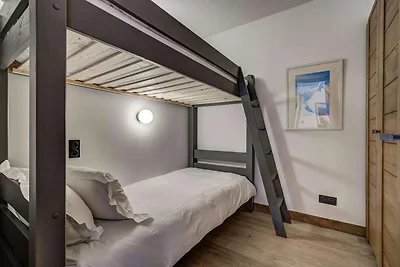 Spacious Apartment with Balconies beside Ski...