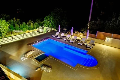 Luxuriöse Villa in Nova Sela mit beheiztem...