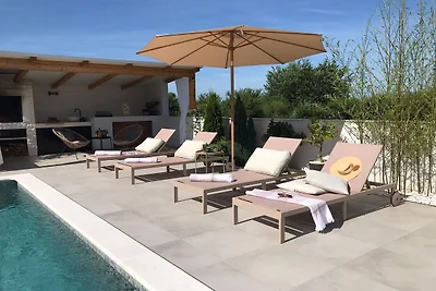 Komfortables Familienrefugium mit Pool
