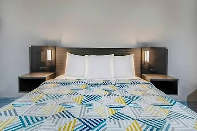 2 Queensize-Betten | ADA-konform | Dusche |...