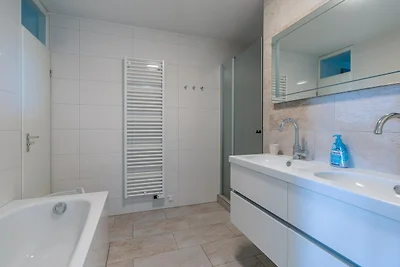 4-Personen-Apartment mit Meerblick