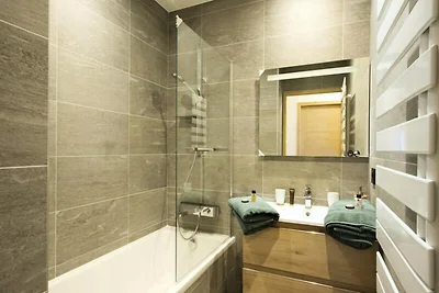 PHOB43 Luminoso appartamento ai piedi delle p...