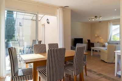 Scenografica villa con piscina privata