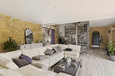 Huis in Saint-Julien met verwarmd zwembad