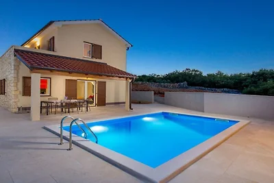 Villa in Vrbnik mit Schwimmbecken