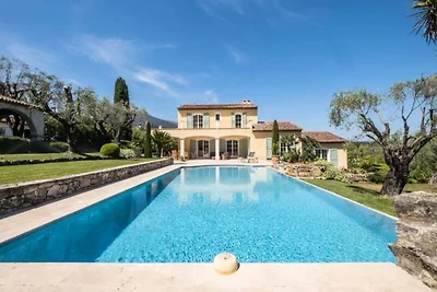 Villa in Roquefort mit Infinity-Pool