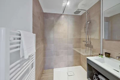 Apartamento Lecci con piscina al aire libre