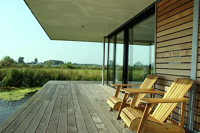 Woonboot in Goengahuizen met sauna