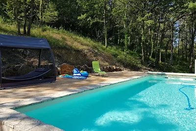 Incantevole casa nel bosco con piscina...