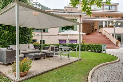 Gustosa casa vacanze a Folignio con giardino