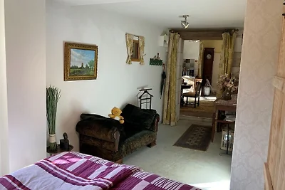 Cottage storico vicino alla foresta