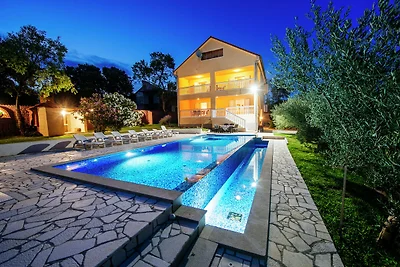 Spaziosa casa vacanze con piscina a Kakma