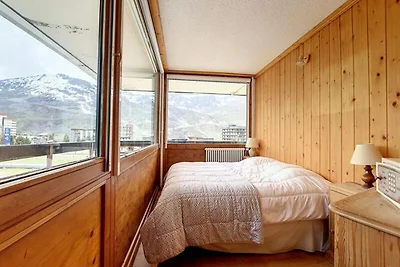 Geräumiges Apartment · Direkter Zugang zur Sk...