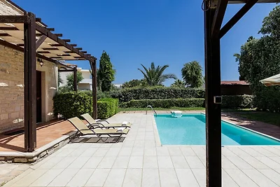 Villa in Adelianos Kampos