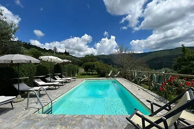 Bellissima proprietà con piscina