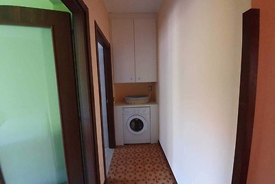 Lebhaftes Ferienhaus in Dervio mit Garten