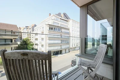 Elegant appartement met zijdelings zeezicht