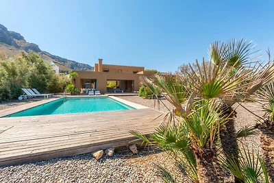 Moderna casa vacanze con piscina