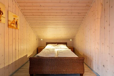 Ferienhaus mit Terrasse und Balkon