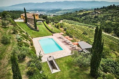 Geräumige Wohnung in Villa mit Pool