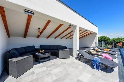 Villa mit Meerblick in Strandnähe in...