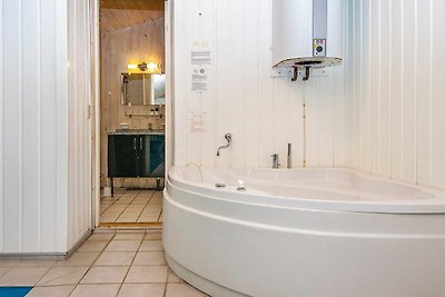 Luxuriöses Ferienhaus in Oksbol mit Sauna