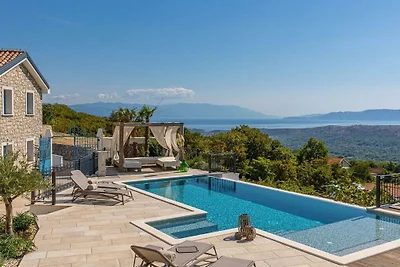 Villa in Crikvenica mit Schwimmbecken