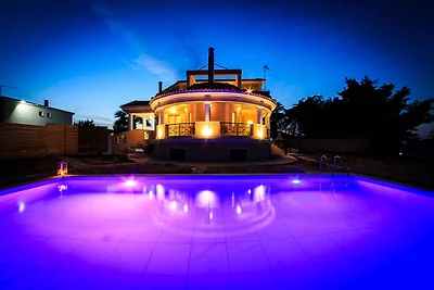 Villa di lusso con piscina a Kalpaki