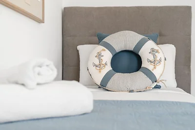 Modern 3-pax Apt & Solarium ALCAZABA LAGOON...