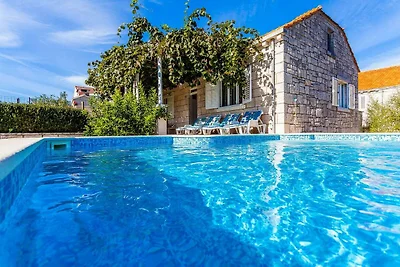 Green Garden House - Four Bedroom House with ...