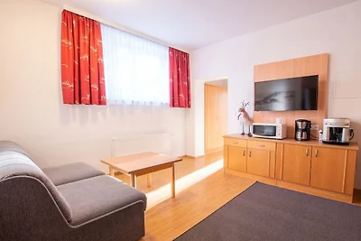 Vakantieappartement in Fügen met zwembad
