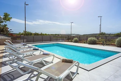 Villa in Pomer mit Schwimmbecken