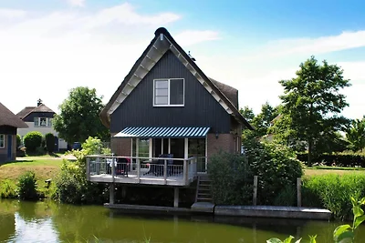Luxuriöse Wellness-Villa am Wasser
