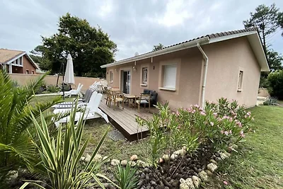 Villa mit Garten und Grill in ruhiger Lage