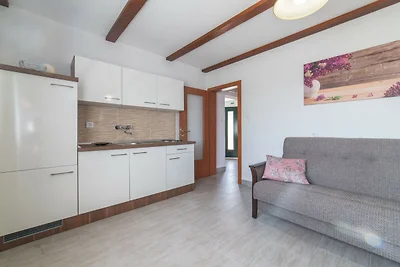 Serene Retreat Holiday Home with Pool - Two B...