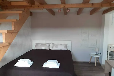 Secluded Authentic Apartment with Terrace - S...