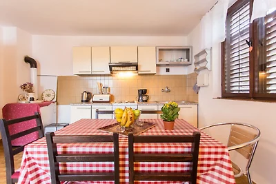 Wohnung in Seline mit Garten