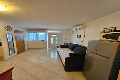 Appartamento con 2 camere da letto a Tribunj