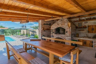 Eli Rustic mit privatem Pool