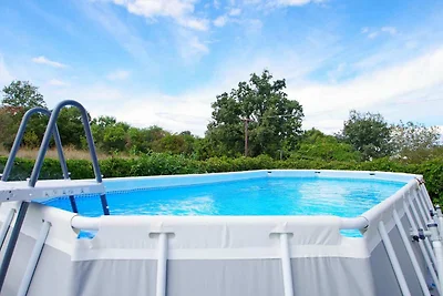 Ruhige Ferienwohnung in Šajini mit Garten