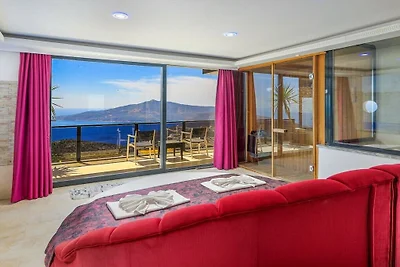 Villa in Kalkan mit Schwimmbecken