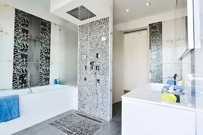 Villa in Mandelieu met verwarmd zwembad