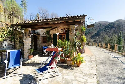 Tipica casa toscana in pietra antica