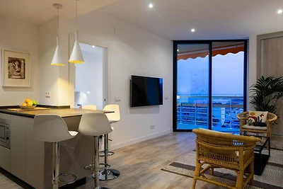 Modernes Apartment mit Terrasse und Meerblick