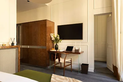 Palais Bourbon Hotel – Zimmer 31 – 4P –...