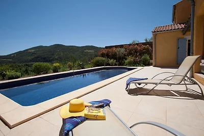 Moderne Villa mit privatem Pool in Roquebrun