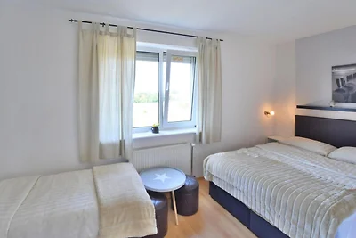 Grote, comfortabele villa met een eigen tuin.